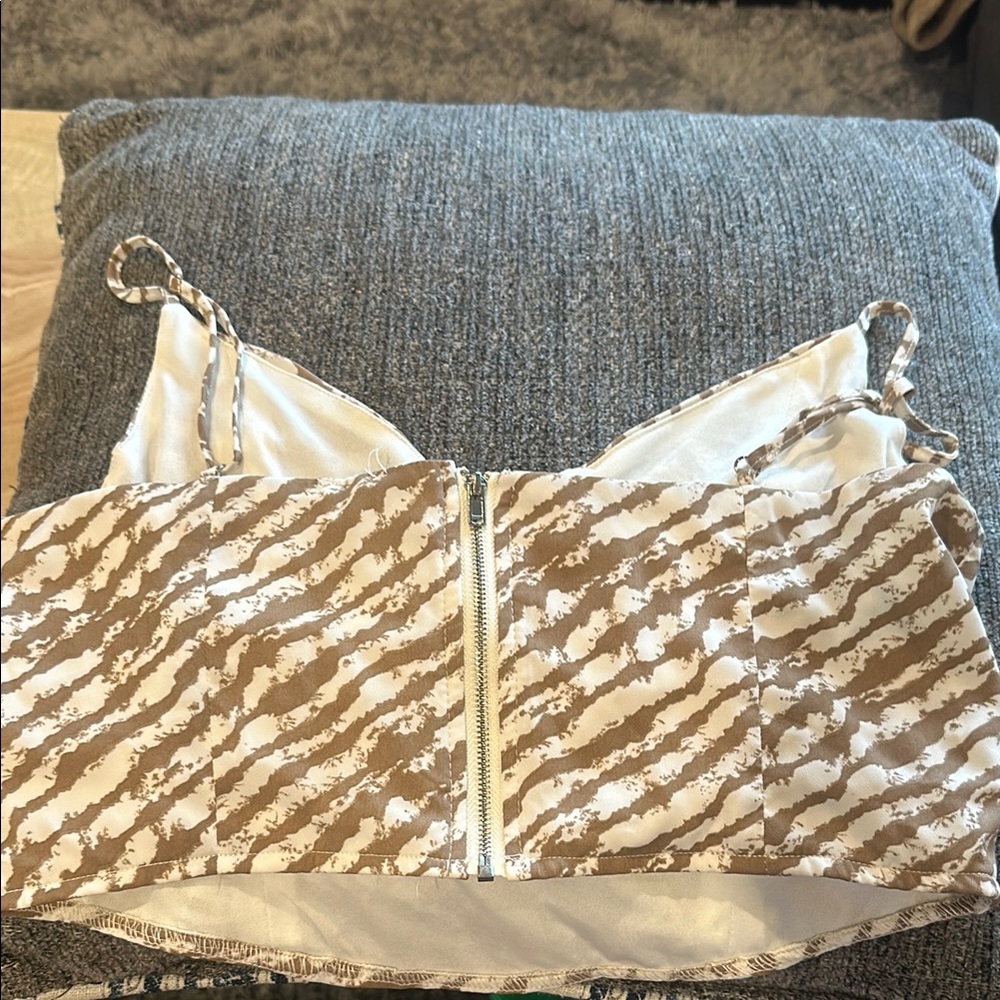 Cropped Going Out Top - Picture 3 of 3